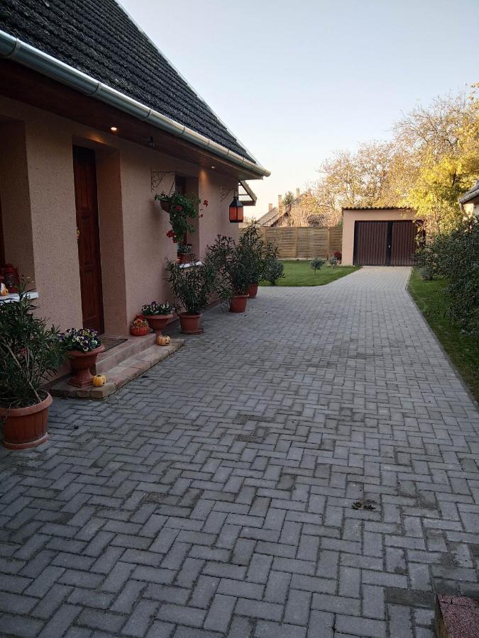 Moezsi Apartman Tolna المظهر الخارجي الصورة