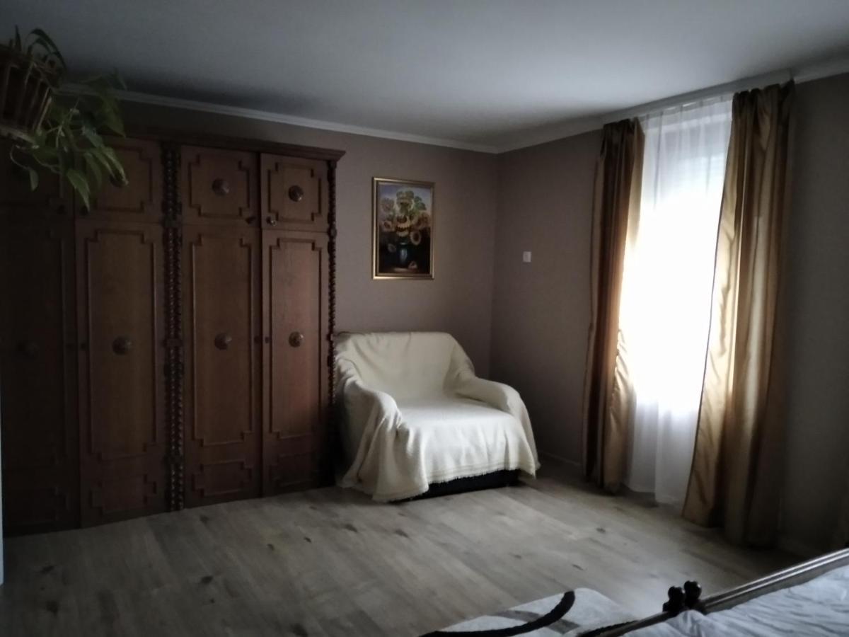 Moezsi Apartman Tolna المظهر الخارجي الصورة