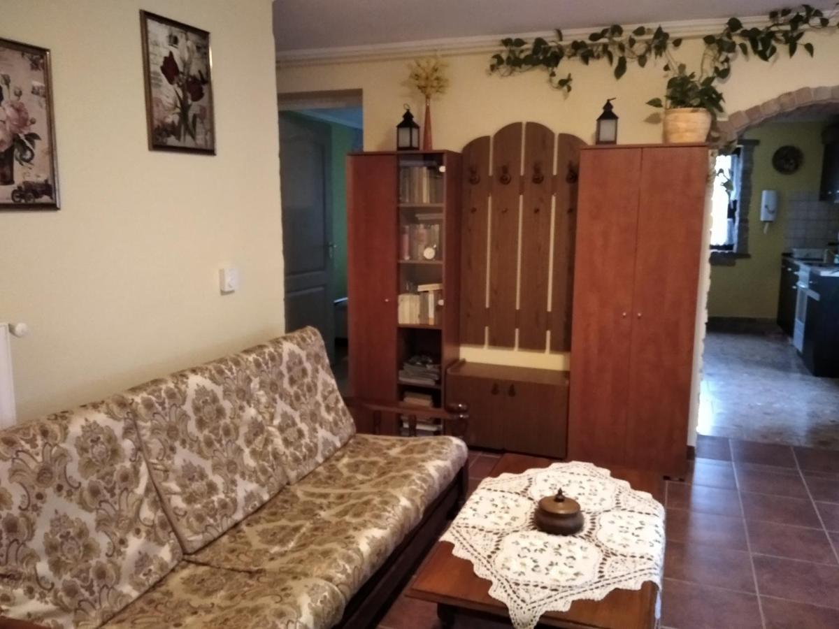 Moezsi Apartman Tolna المظهر الخارجي الصورة