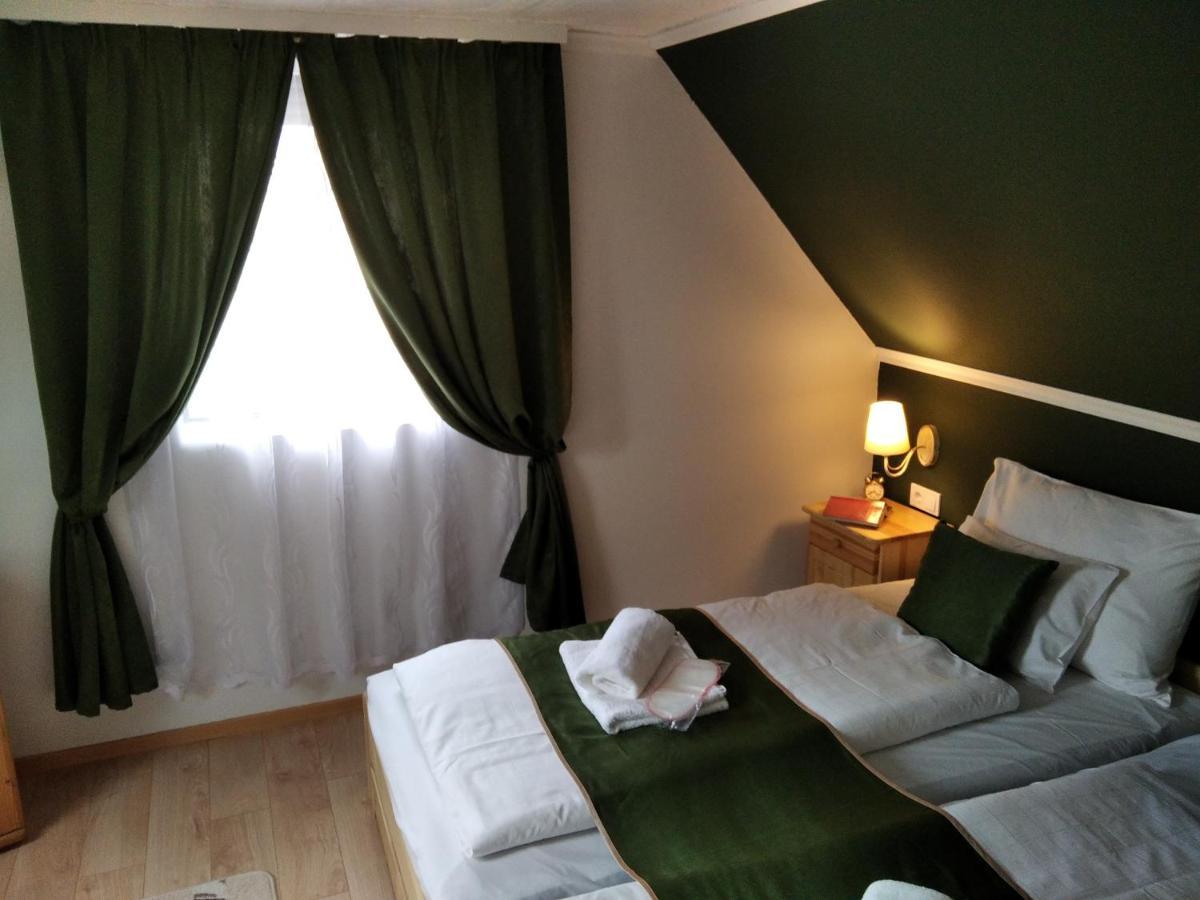 Moezsi Apartman Tolna المظهر الخارجي الصورة