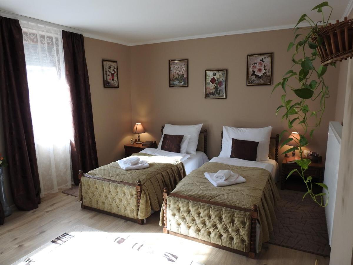 Moezsi Apartman Tolna المظهر الخارجي الصورة